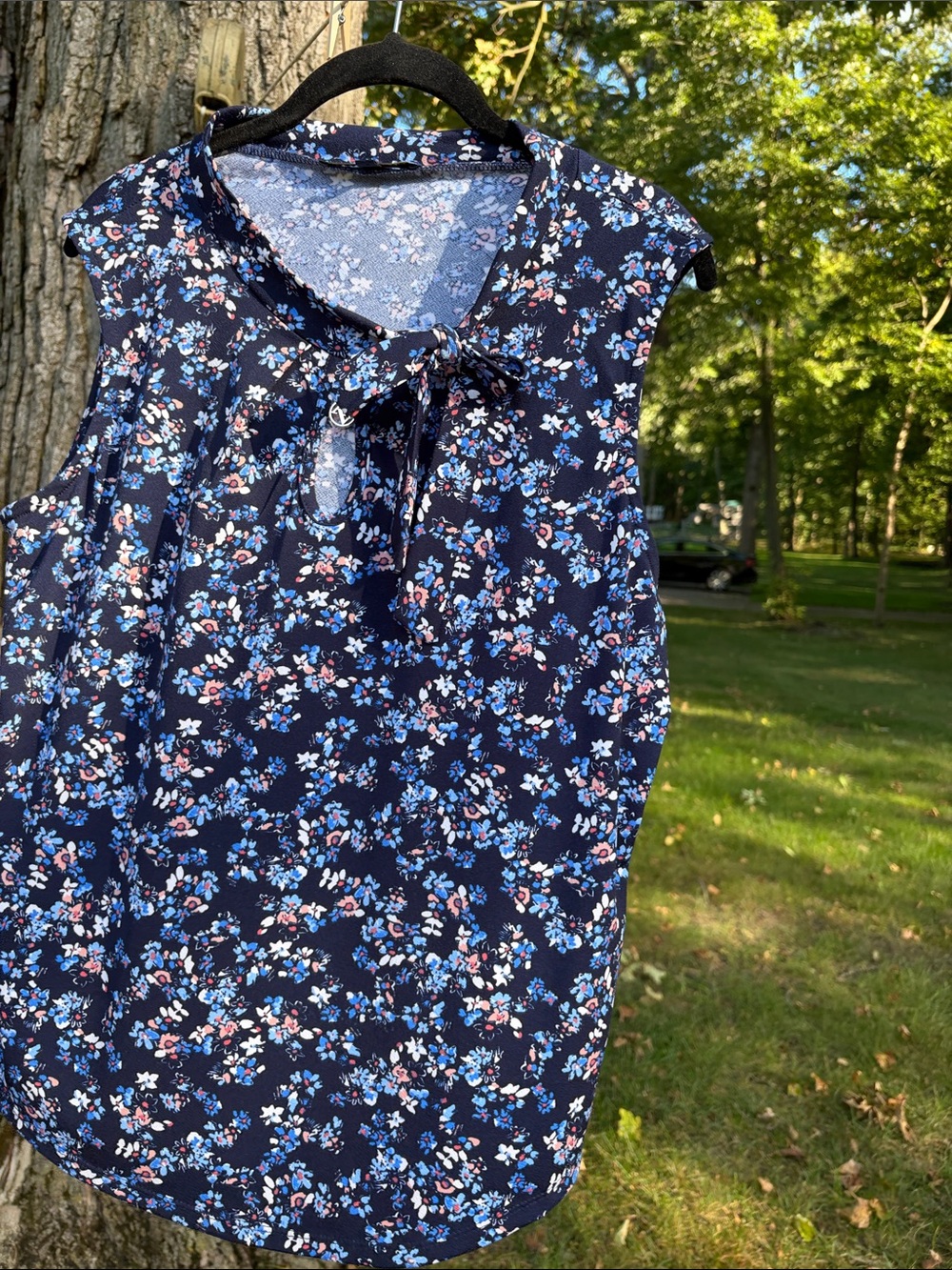 Sleeveless Navy Floral Tie-Neck Blouse size L